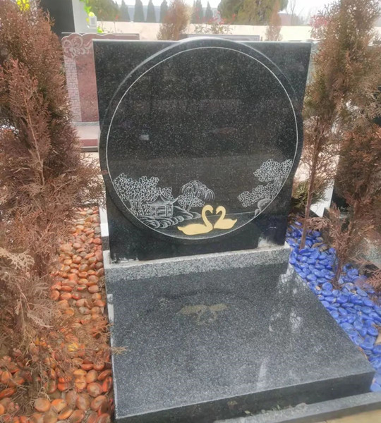 青龙园艺术立碑四