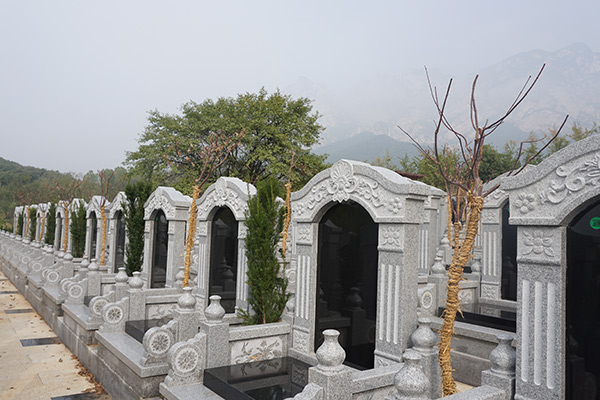 郑州莲花山人文纪念园地址在哪？怎么去有班车吗？陵园价格多少？