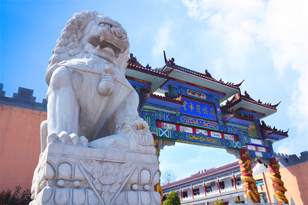 皇帝岭陵园大门