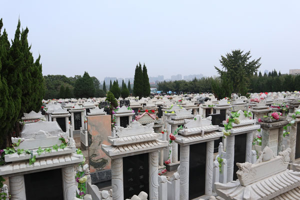 青龙岗纪念园墓碑大方