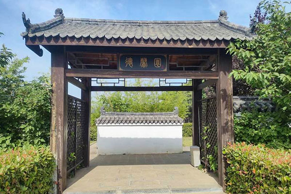 墓区入口