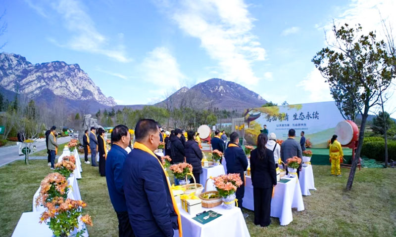 莲花山人文纪念公园生态葬活动现场二