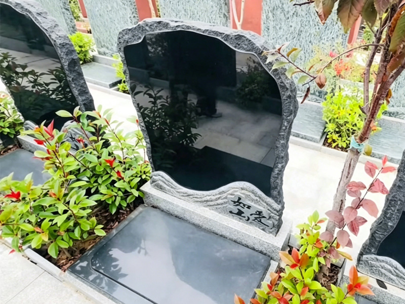 黄河纪念公园爱如山墓碑实拍